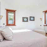 Spacious 4 Bdr With Parking