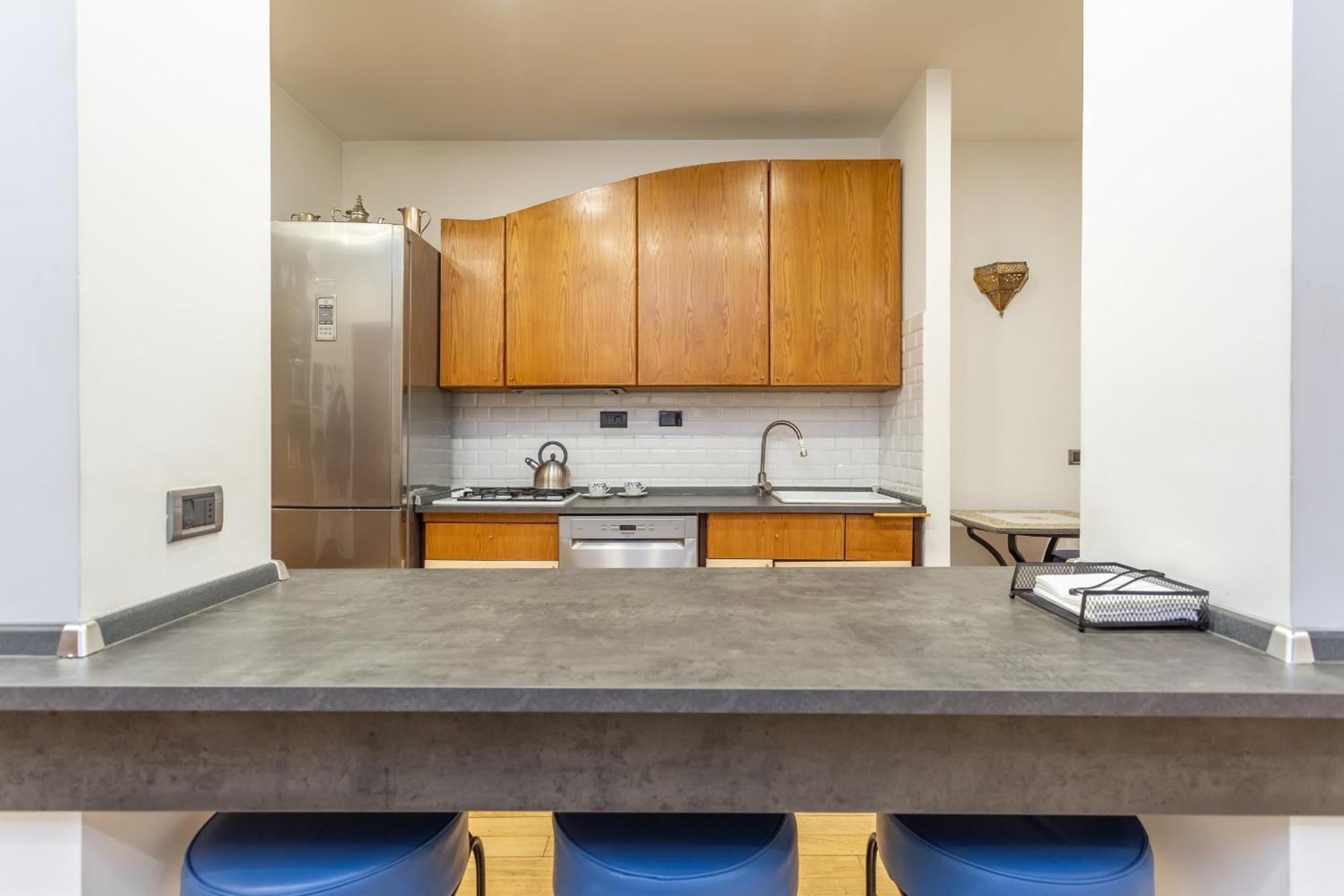 Apartment Spacious 4 Bdr With Parking *