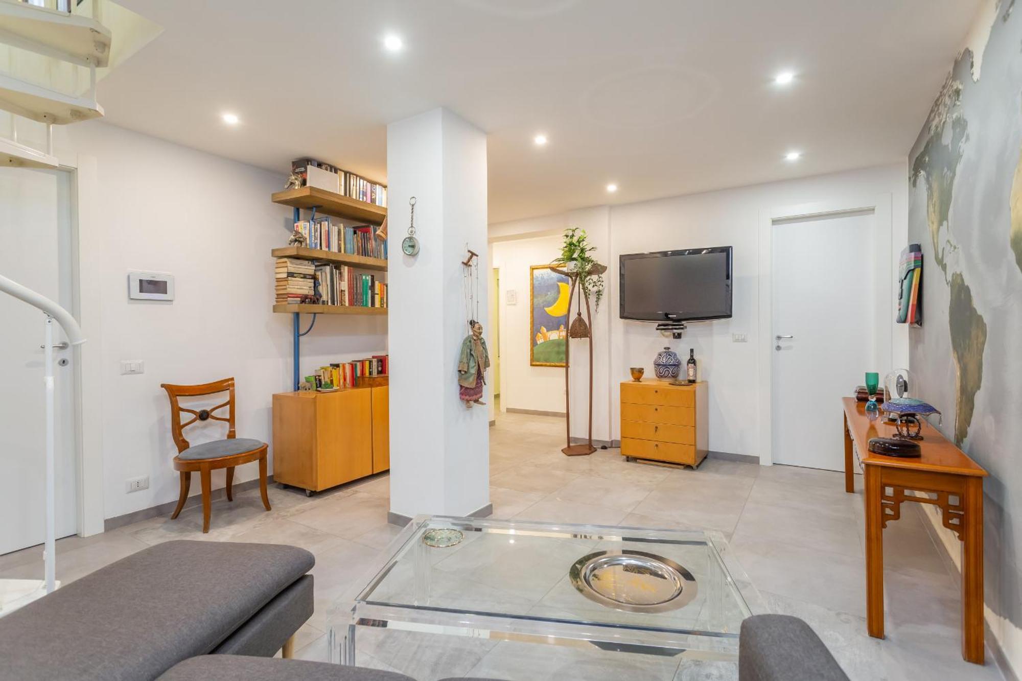 Apartment Spacious 4 Bdr With Parking Rome