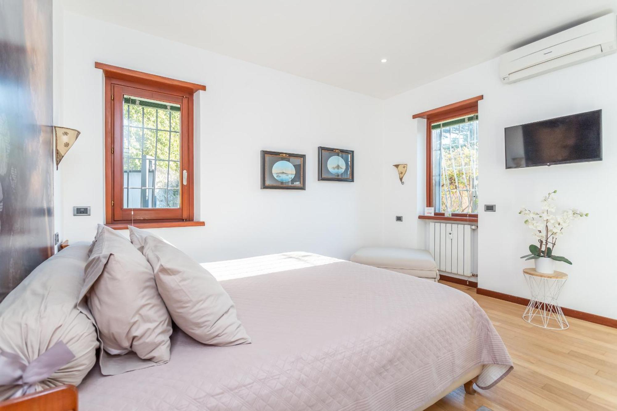 Spacious 4 Bdr With Parking Apartment *