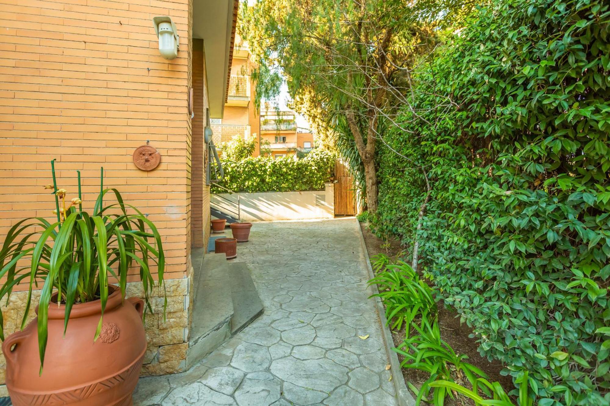 Apartment Spacious 4 Bdr With Parking
